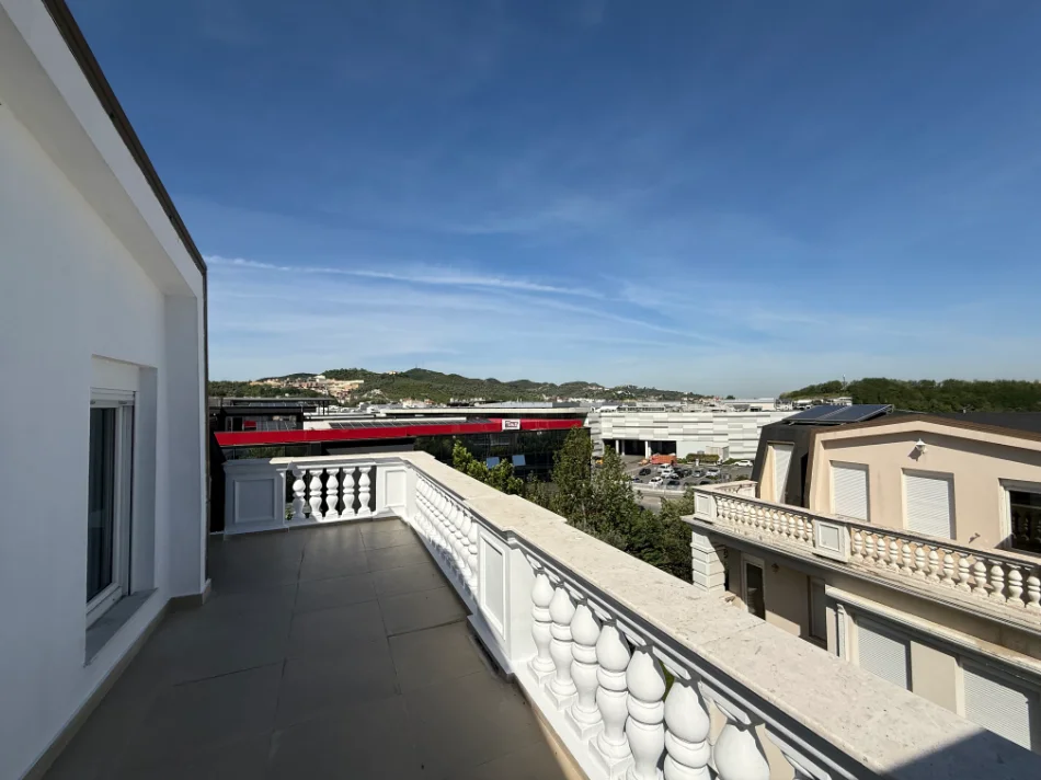 Tirane, jepet me qera Vile Vile 3 Katshe Kati 3, 260 m² 2.700 € (Teg)