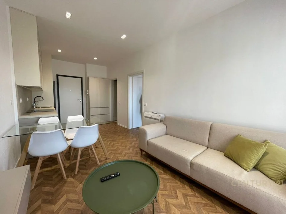 Tirane, jepet me qera apartament 1+1 Kati 3, 66 m² 850 € (Garden Building)