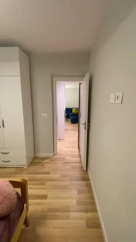 Tirane, jepet me qera apartament 1+1 Kati 3, 55 m² 550 € (Ministria e Drejtesis ,Rruga Fortuzi)