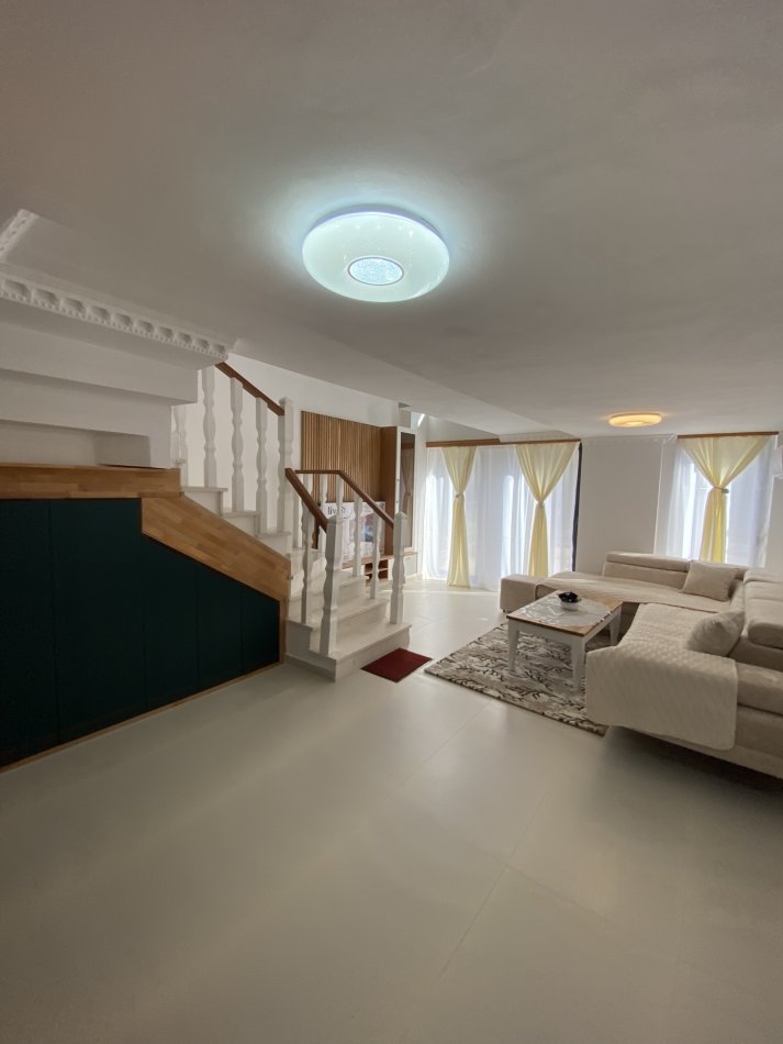 Tirane, jepet me qera apartament duplex 2+1+Aneks+Ballkon Kati 1, 160 m² 1.000 € (Kodra e diellit 2)