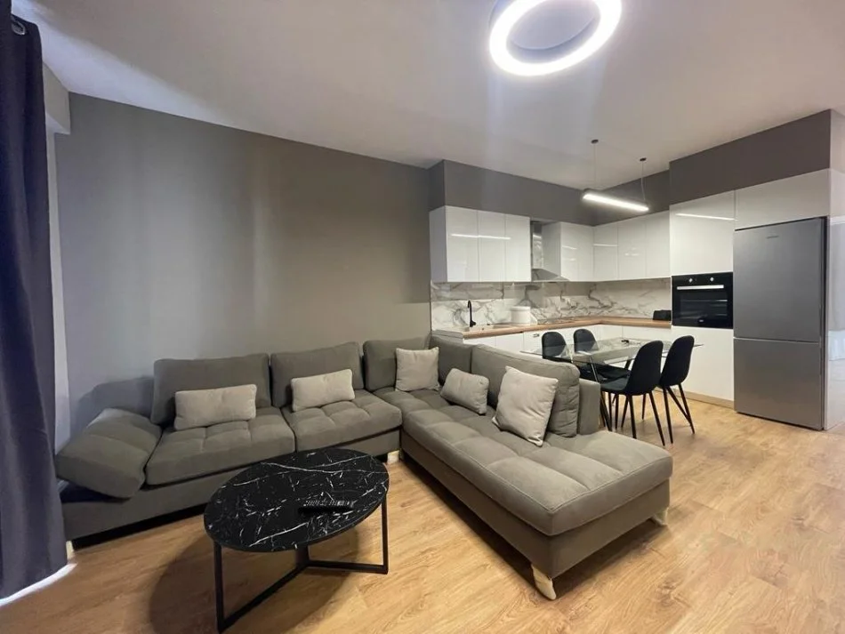 Tirane, jepet me qera apartament 2+1 Kati 7, 97 m² 850 € 