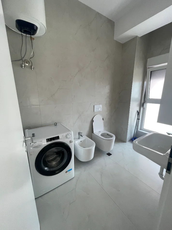 Tirane, jepet me qera apartament 1+1+Ballkon Kati 8, 60 m² 400 € (Rruga Pasho Hysa)