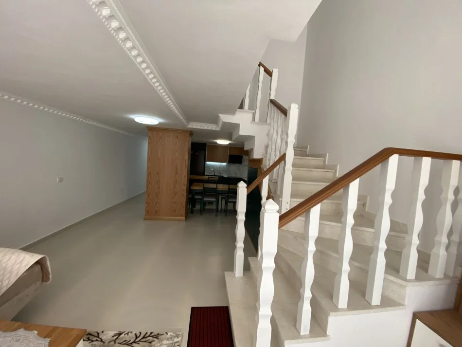 Tirane, jepet me qera apartament dubleks 160 m² 800  € (Kodra e diellit 2)