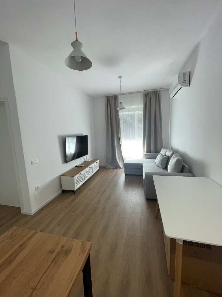 Tirane, jepet me qera apartament 1+1+Ballkon Kati 8, 60 m² 400 € (Rruga Pasho Hysa)