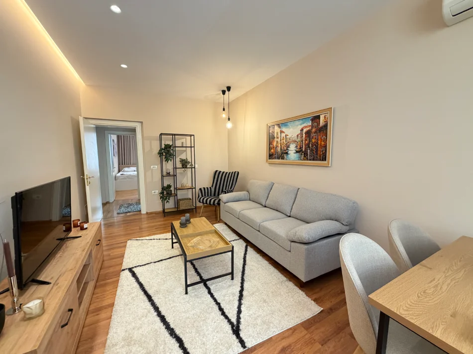 Tirane, jepet me qera apartament , 80 m² 1.300 € 