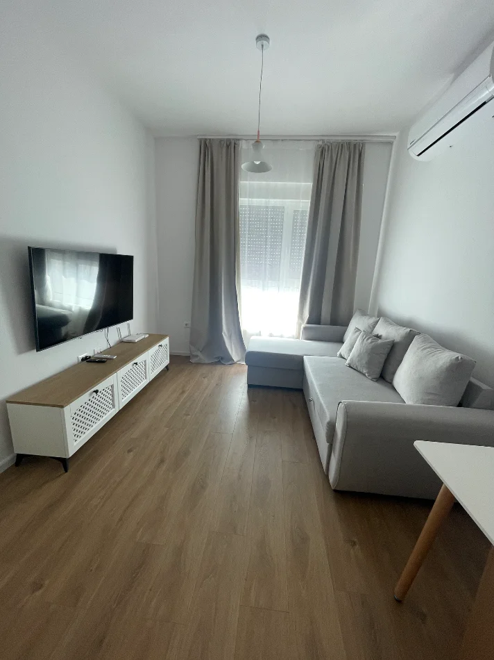 Tirane, jepet me qera apartament 1+1+Ballkon Kati 8, 60 m² 400 € (Rruga Pasho Hysa)