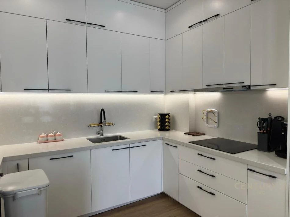 Tirane, shitet apartament 3+1 Kati 8, 156 m² 386.000 € (Porcelan)