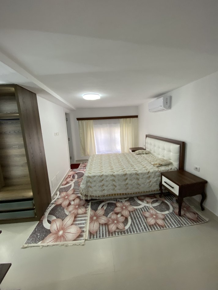 Tirane, jepet me qera apartament duplex 2+1+Aneks+Ballkon Kati 1, 160 m² 1.000 € (Kodra e diellit 2)