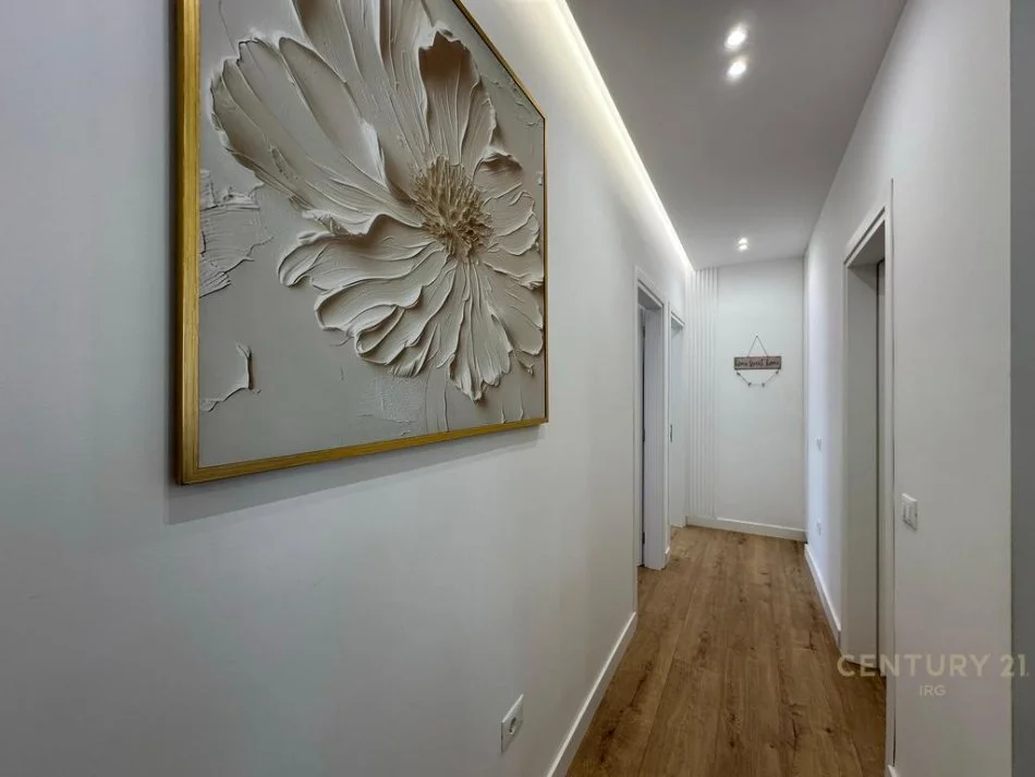 Tirane, shitet apartament 3+1 Kati 8, 156 m² 386.000 € (Porcelan)