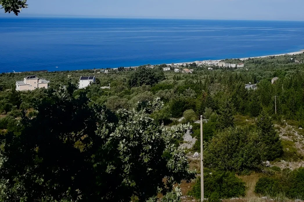 Shitet, Dhermi, Hotel 3+1 Kate, Rruga Perivolo