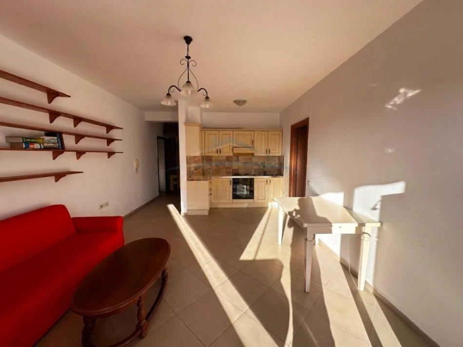 Tirane, shitet apartament 1+1+Ballkon Kati 5, 110.000 € (Don Bosko)