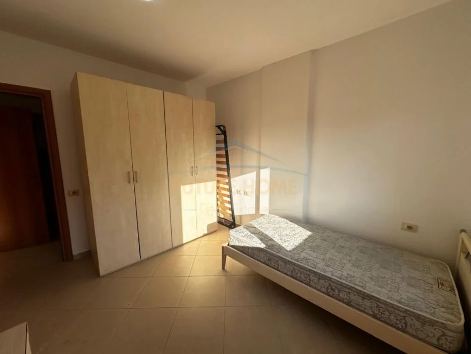 Tirane, shitet apartament 1+1+Ballkon Kati 5, 110.000 € (Don Bosko)