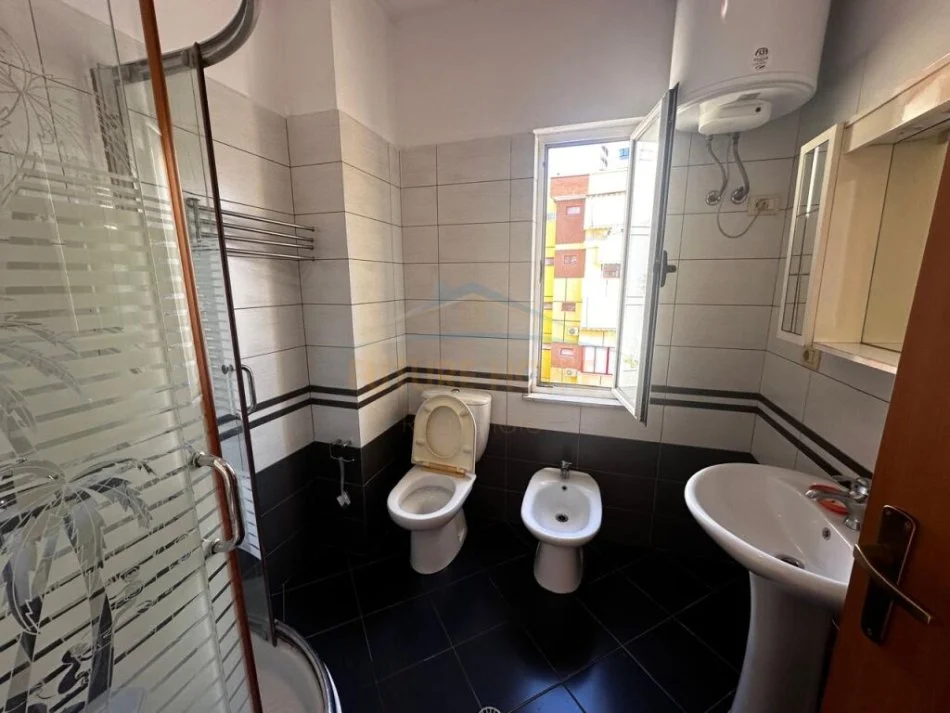 Tirane, shitet apartament 1+1+Ballkon Kati 5, 110.000 € (Don Bosko)