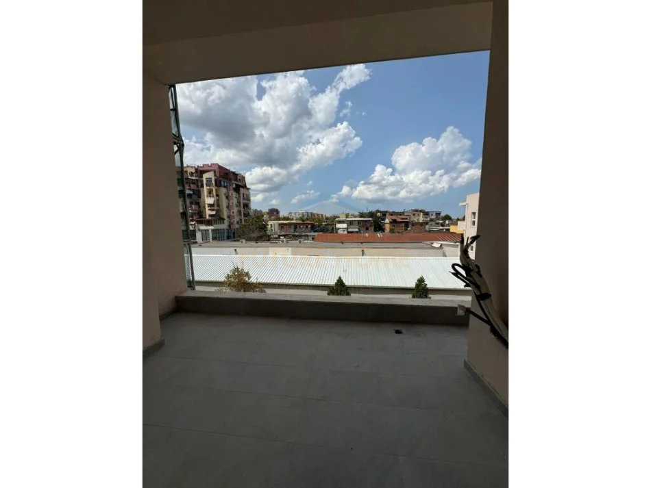 Tirane, shitet apartament 2+1+Ballkon Kati 2, 117 m² 158.000 € (kompleksi Aura)