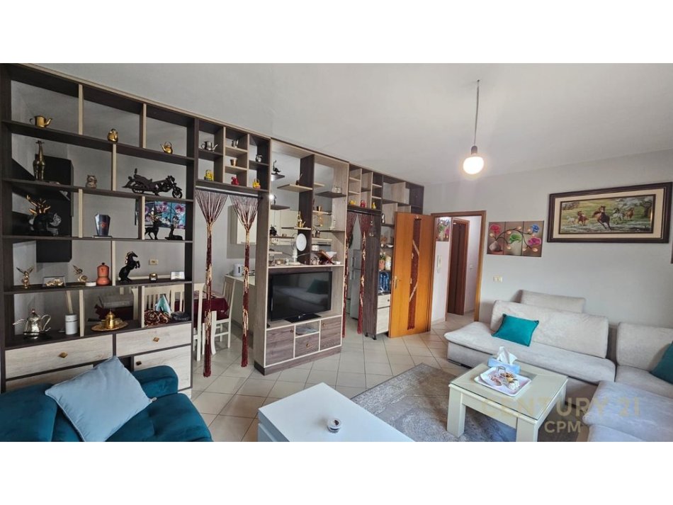 Tirane, shitet apartament 1+1 Kati 3, 72 m² 120.000 € (Bulevardi i Ri)