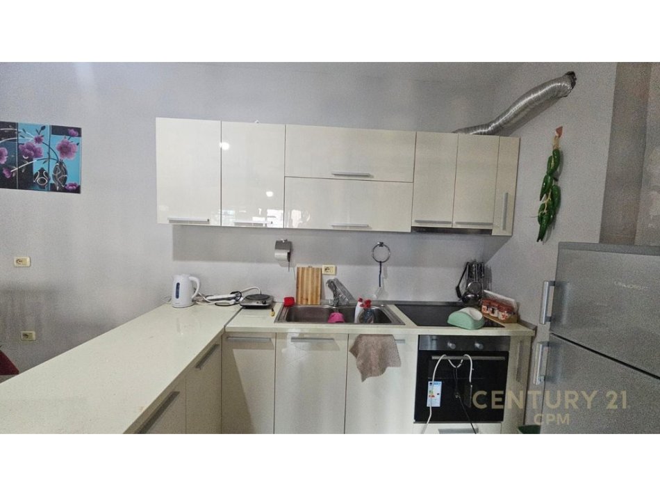 Tirane, shitet apartament 1+1 Kati 3, 72 m² 120.000 € (Bulevardi i Ri)