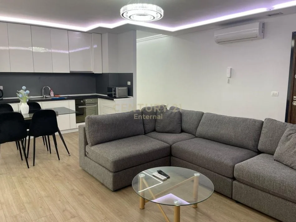 Tirane, jepet me qera apartament 2+1 Kati 1, 102 m² 850 € (Pazari ri)