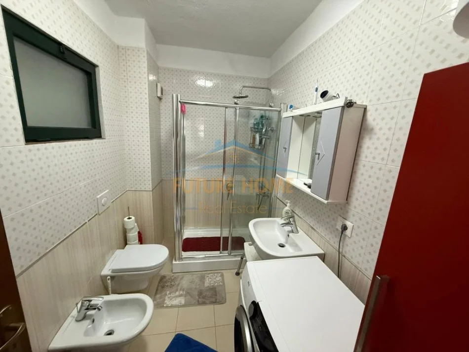 Tirane, shitet apartament 2+1+Ballkon Kati 3, 121 m² 250.000 € (21 Dhjetori)