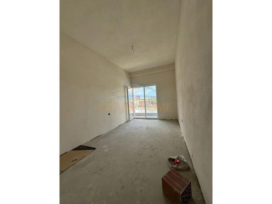 Tirane, shitet apartament 2+1+Ballkon Kati 2, 117 m² 158.000 € (kompleksi Aura)