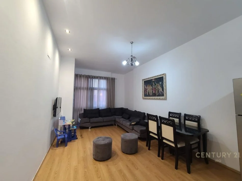 Tirane, jepet me qera apartament 1+1 Kati 9, 89 m² 400 € (Astir)
