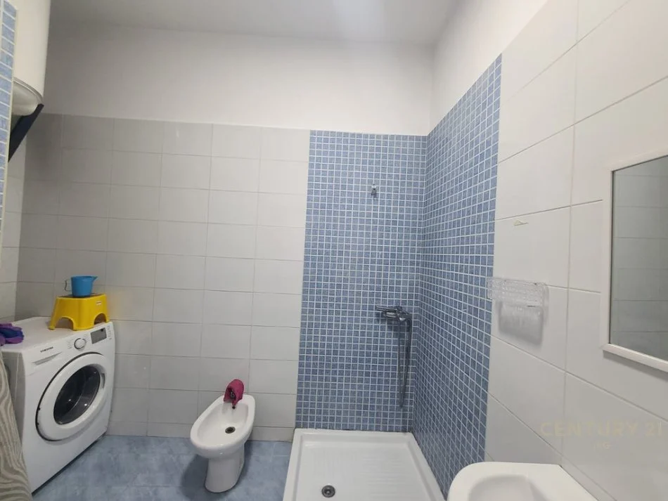 Tirane, jepet me qera apartament 1+1 Kati 9, 89 m² 400 € (Astir)