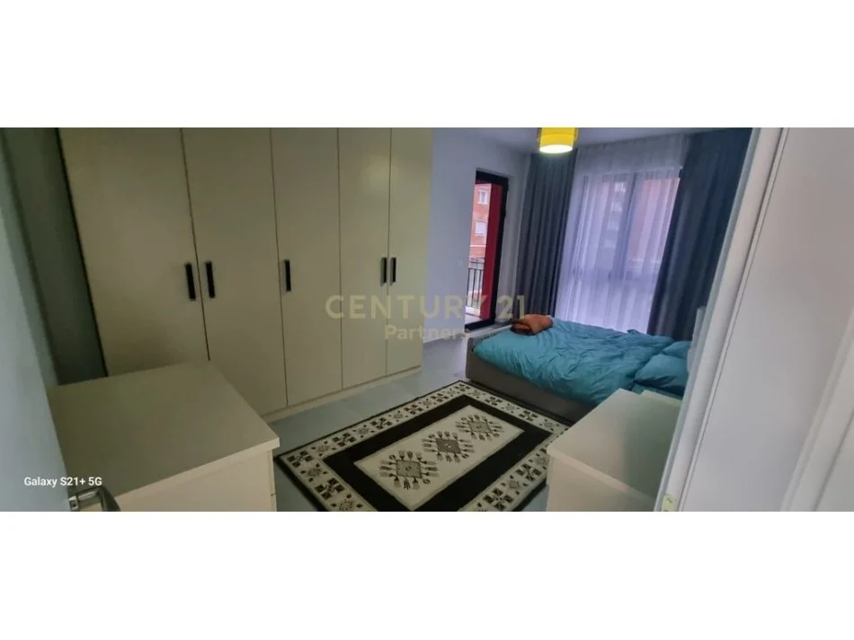 Tirane, jepet me qera apartament 2+1 Kati 1, 98 m² 700 € (Unaza Re)