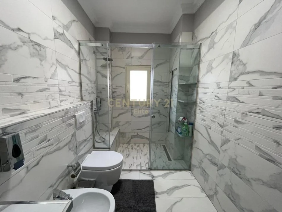 Tirane, jepet me qera apartament 2+1 Kati 2, 145 m² 600 € (Linze, Vilat e Arabit)