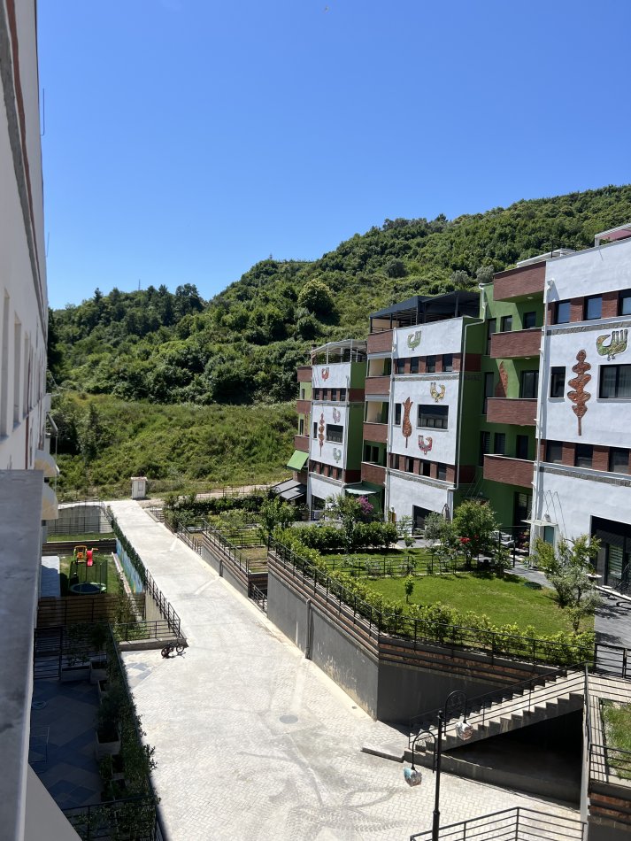 Tirane, shitet apartament duplex Dublex Kati 5, 93 m² 