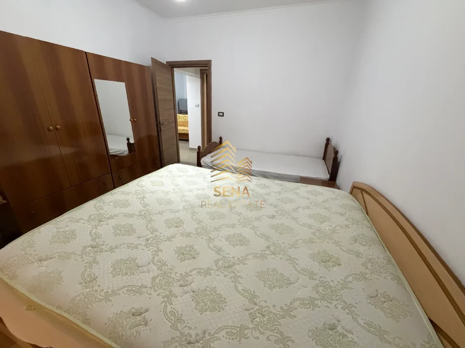 Tirane, jepet me qera apartament 1+1 Kati 3, 60 m² 450 € (Ali Demi)