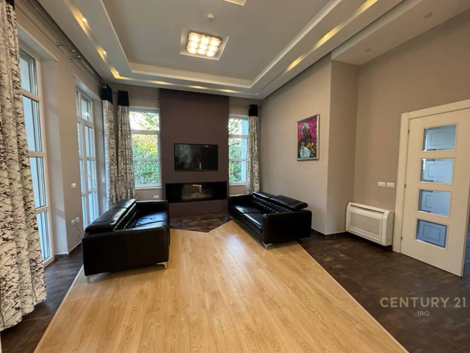 Tirane, jepet me qera Vile 3 Katshe , 410 m² 5.000 € (Rolling Hills)