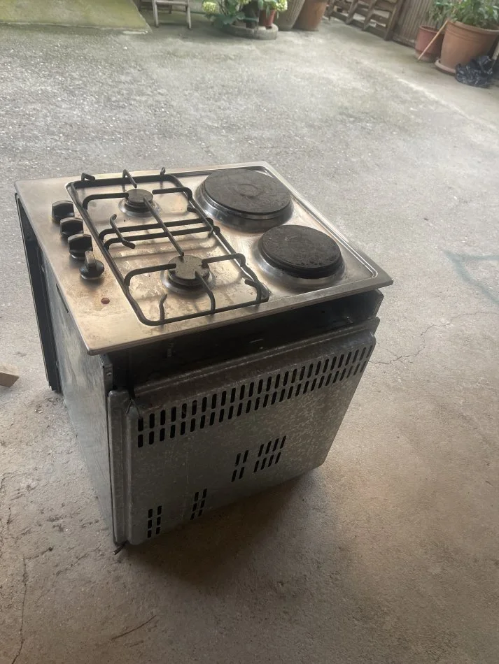 Tirane, shes Sobe | Furre SOBE ME PIANUR 2 VATRA GAZ DHE 2 KORENT