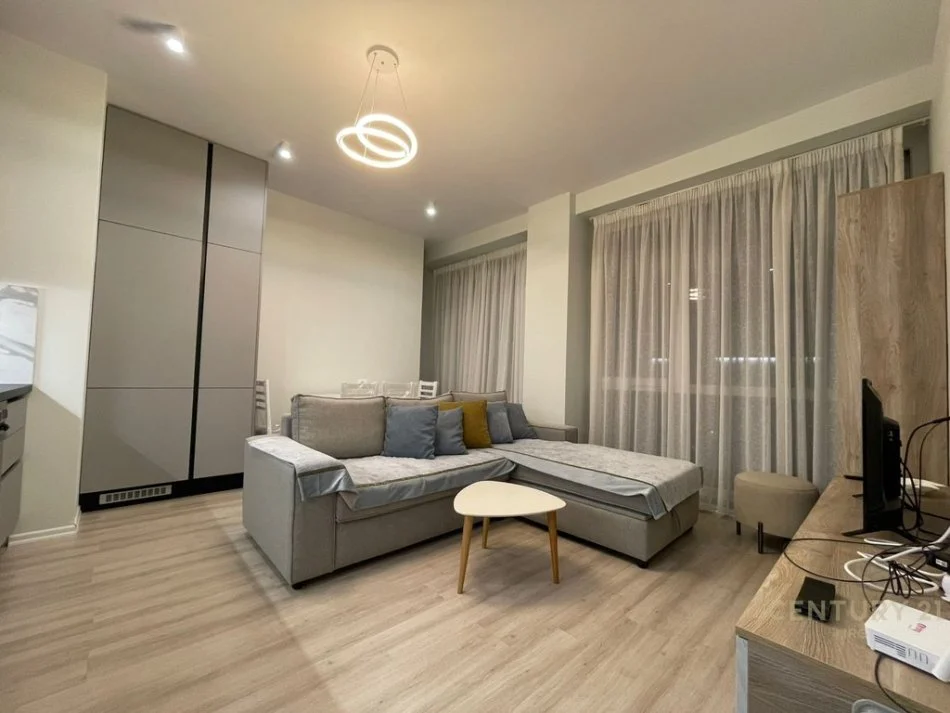 Tirane, jepet me qera apartament 1+1+Ballkon Kati 9, 50 m² 700 € 