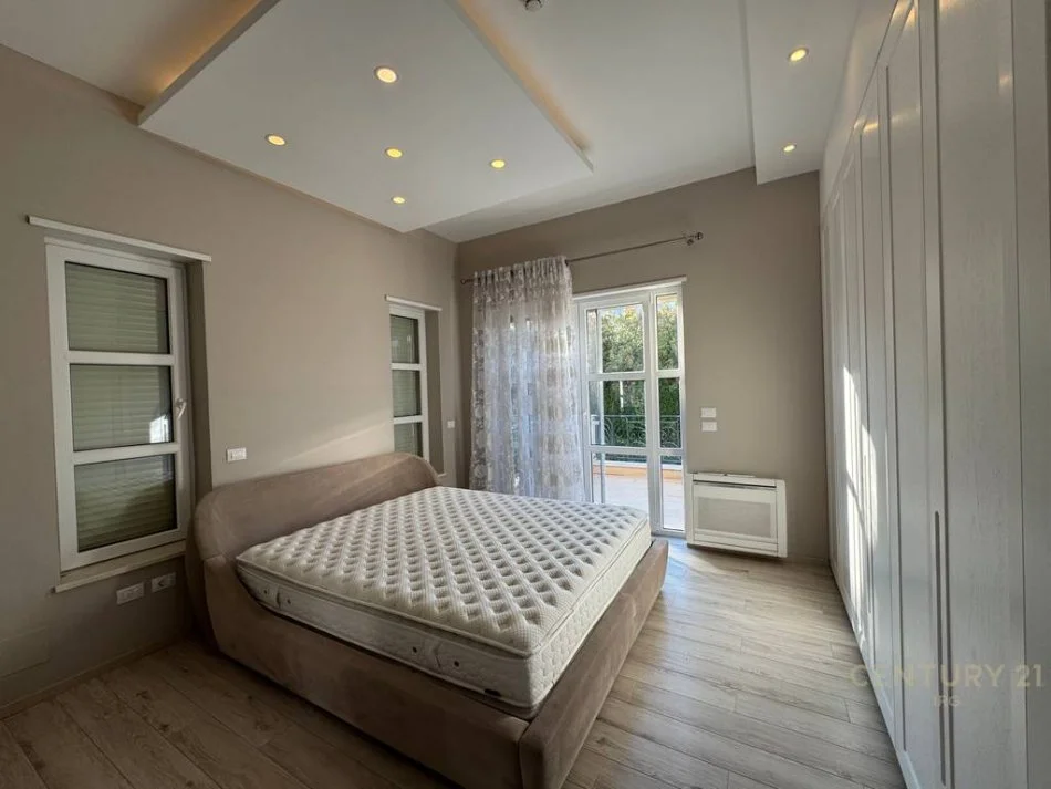 Tirane, jepet me qera Vile 3 Katshe , 410 m² 5.000 € (Rolling Hills)