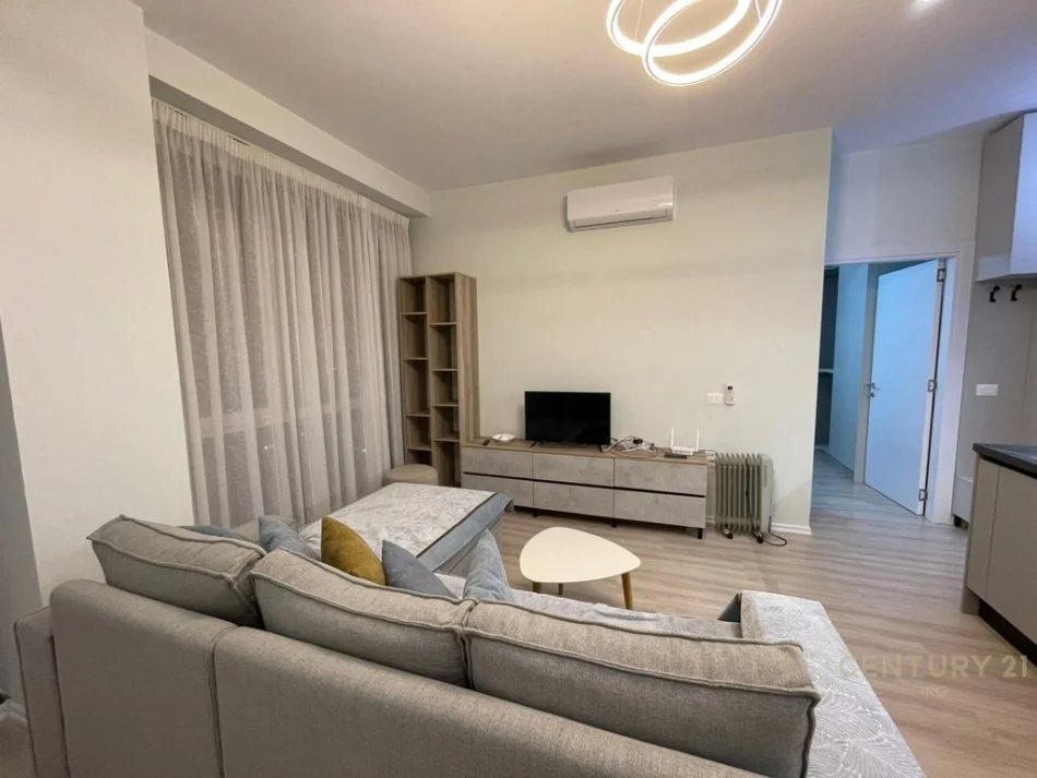 Tirane, jepet me qera apartament 1+1+Ballkon Kati 9, 50 m² 700 € 