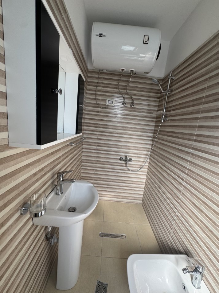 Tirane, jepet me qera apartament duplex 2+1 Kati 4, 100 m² 400 € (Nela ne Yzberisht)