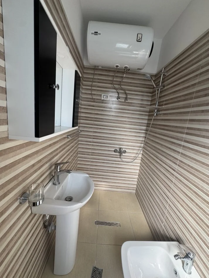 Tirane, jepet me qera apartament 2+1 Kati 4, 100 m² 370 € (Yzberisht)