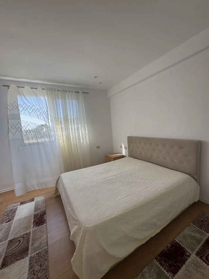 Tirane, jap me qera apartament 2+1 Kati 4, 104 m² 370 € (Rruga Hoxha)