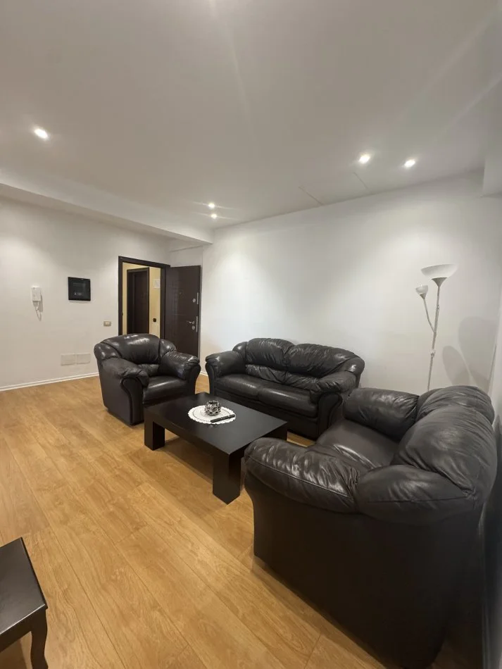 Tirane, jepet me qera apartament 2+1 Kati 4, 100 m² 370 € (Yzberisht, prane rrethrrotullimit te Yzberishtit)