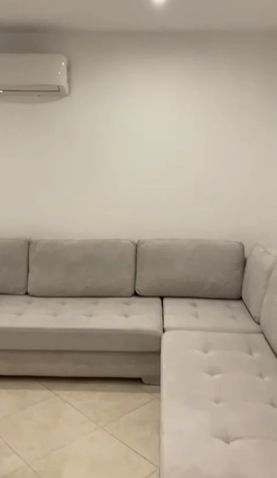 Tirane, jepet me qera shtepi 1+1 Kati 1, 80 m² 500 € (Fusha e Aviacionit)