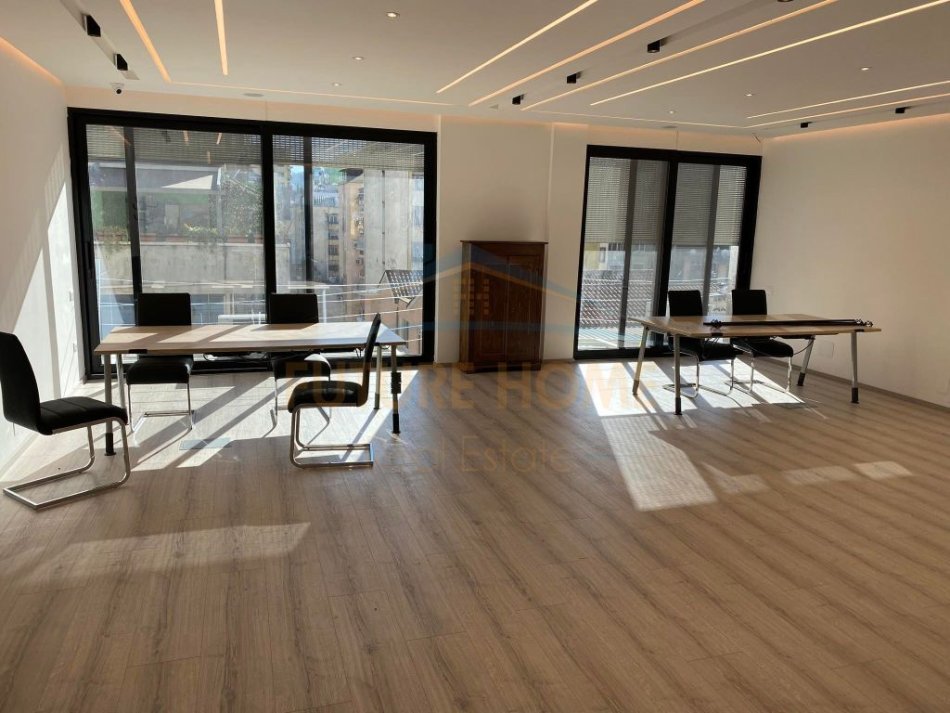 Tirane, jepet me qera ambjent biznesi Kati 7, 110 m² 1.000 € (Ismail Qemali,Bllok)