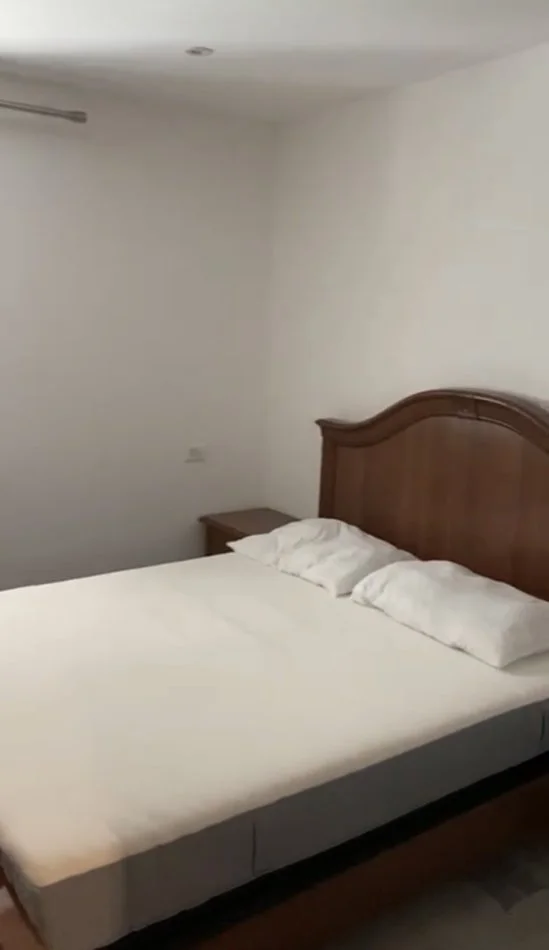 Tirane, jepet me qera shtepi 1+1 Kati 1, 80 m² 500 € (Fusha e Aviacionit)