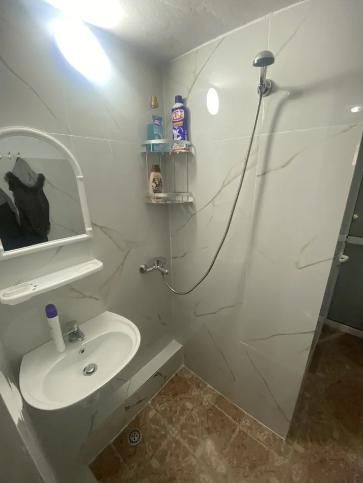 Tirane, jepet me qera Vile 1+1+Ballkon , 60 m² 300 € (Thanas ziko)