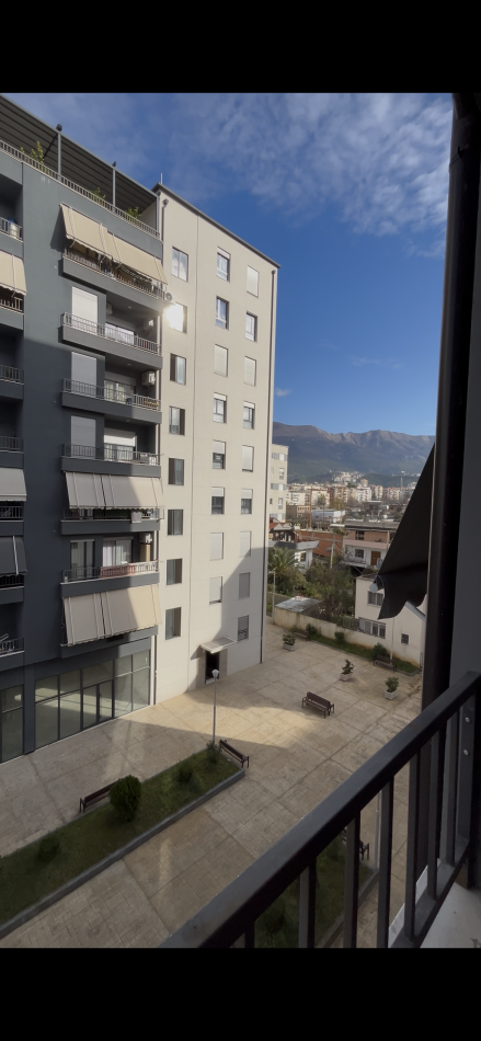 Tirane, jepet me qera nga Pronari, pa-komision apartament 2+1+Ballkon Kati 3, 100 m² 601 € 