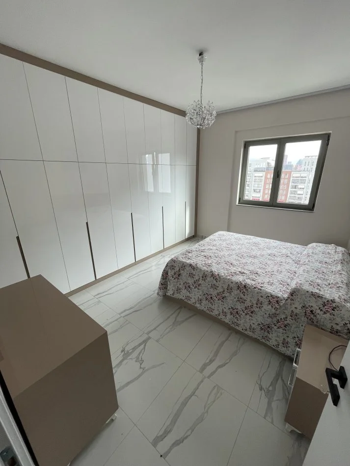 Tirane, jepet me qera 2+1+Ballkon Kati 5, 98 m² 750 € 