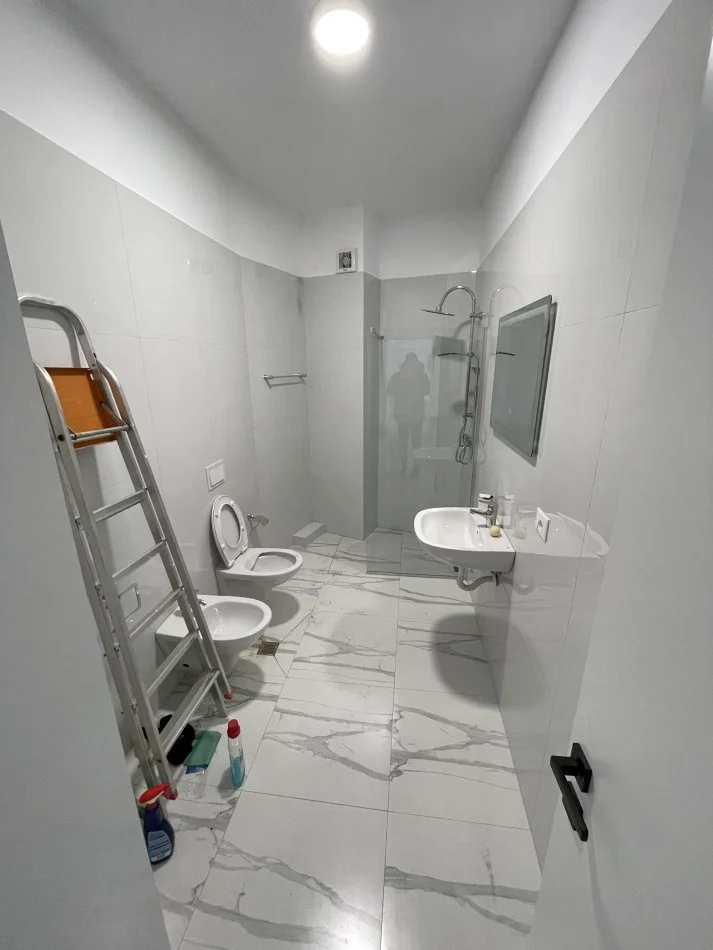 Tirane, jepet me qera 2+1+Ballkon Kati 5, 98 m² 750 € 