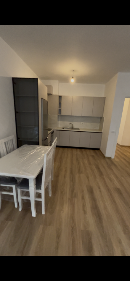 Tirane, jepet me qera nga Pronari, pa-komision apartament 2+1+Ballkon Kati 3, 100 m² 601 € 
