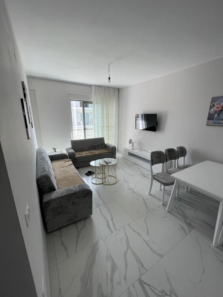 Tirane, jepet me qera 2+1+Ballkon Kati 5, 98 m² 750 € 