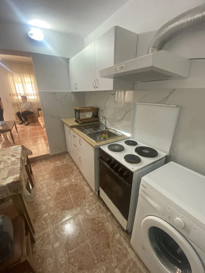 Tirane, jepet me qera Vile 1+1+Ballkon , 60 m² 300 € (Thanas ziko)