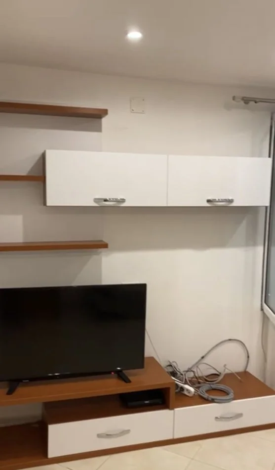 Tirane, jepet me qera shtepi 1+1 Kati 1, 80 m² 500 € (Fusha e Aviacionit)