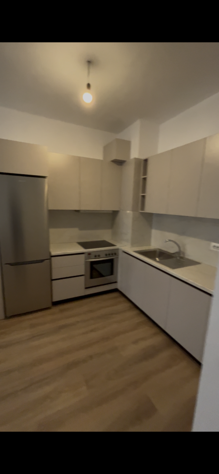 Tirane, jepet me qera nga Pronari, pa-komision apartament 2+1+Ballkon Kati 3, 100 m² 601 € 